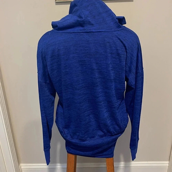 Athleta - HOODED BATWING AND ROBIN TOP - Size Medium - Blue Space Dye - Picture 6 of 10